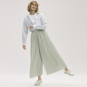 Uniqlo Chiffon Pleated Skirt Pants in Mint